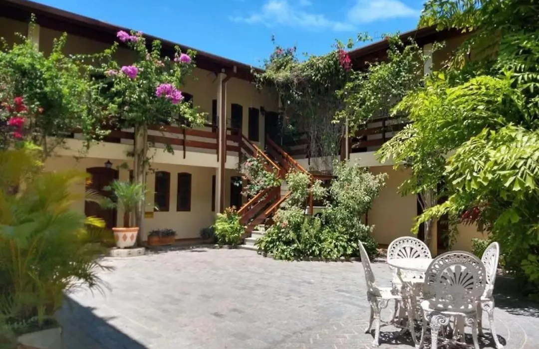 Apartamento com piscina no Lázaro-1