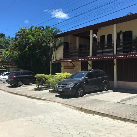 Apartamento com piscina no Lázaro-3